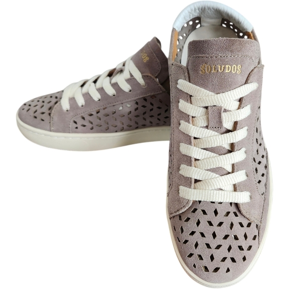 Soludos Taupe Suede Lace Up Sneakers Cut Out Pattern‎ Size 7.5 NEW! - Picture 1 of 11